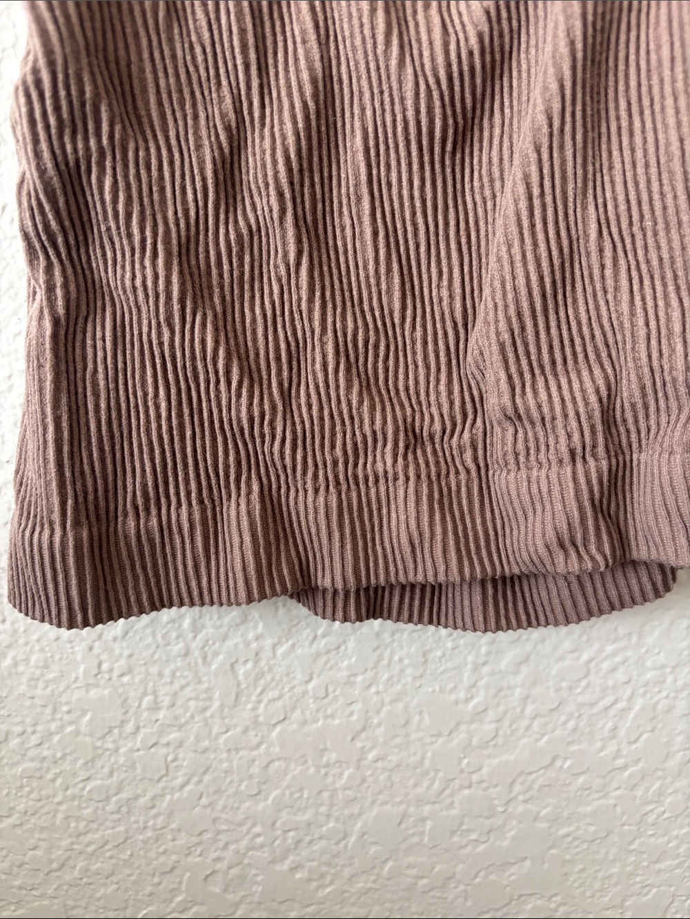 Amazon Essentials Ribbed V-Neck Crop Tank Top - Mauve - Picture 5 of 5